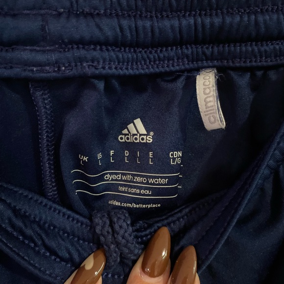Size:L adidas shorts - Picture 3 of 3